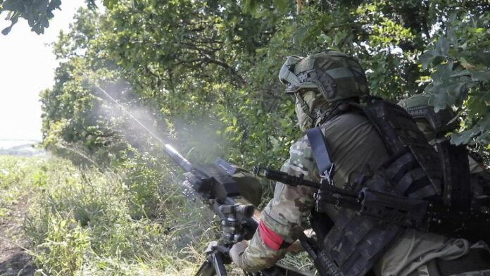 Russian troops fire mortar amid Ukrainian offensive in Kursk